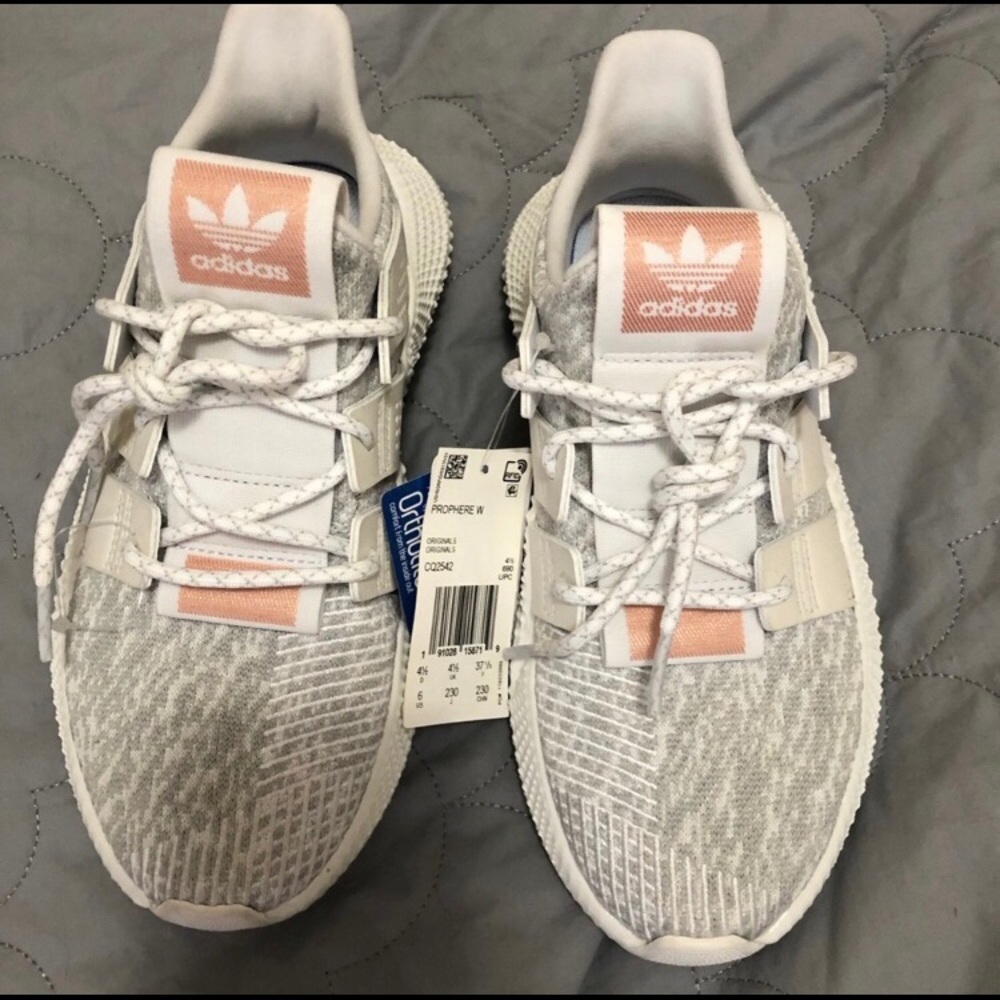 Women’s adidas: propheres NWT